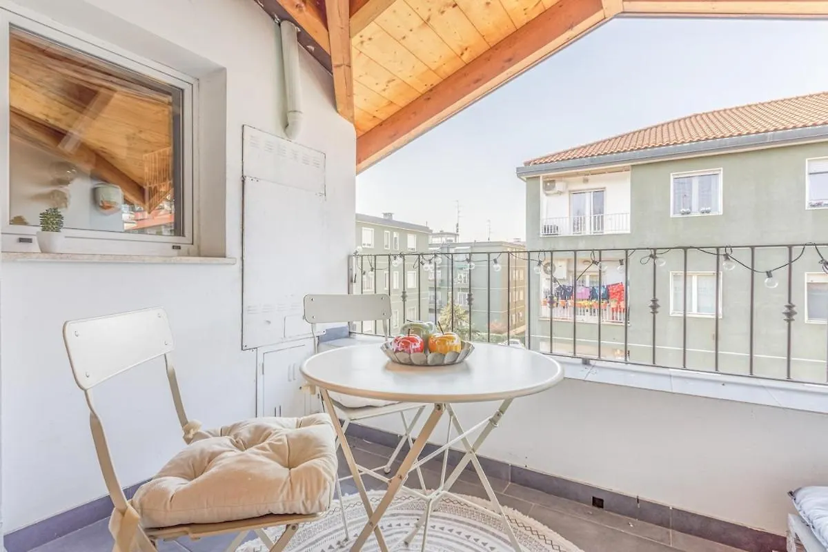 Unconventional Bnb Near Linate - Supreme Meme Loft Mediolan 0*,  Włochy
