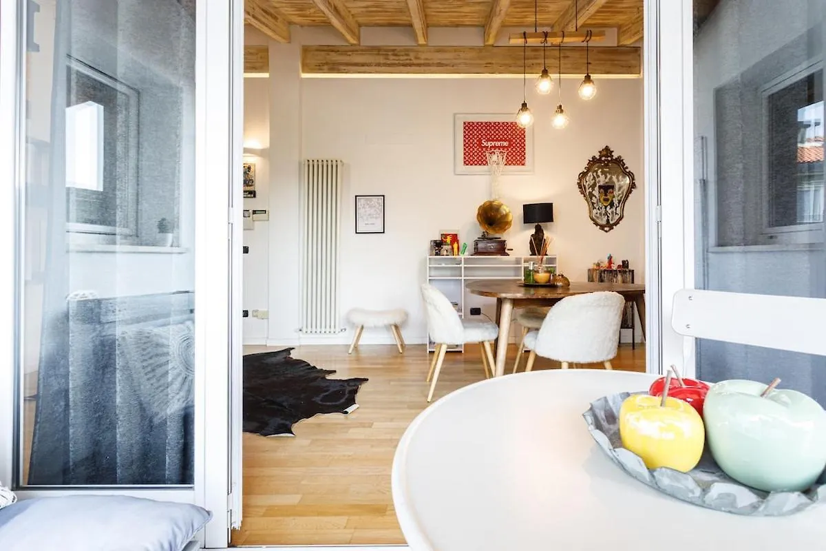 Unconventional Bnb Near Linate - Supreme Meme Loft Milan Apartment
