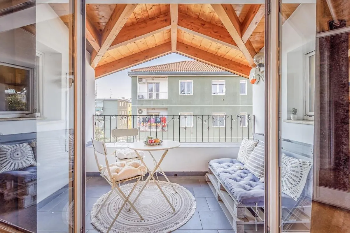 Unconventional Bnb Near Linate - Supreme Meme Loft Milan Apartment