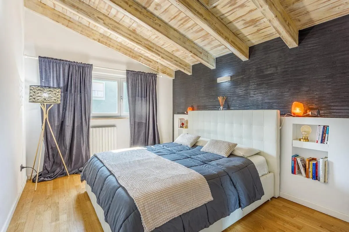 Apartment Unconventional Bnb Near Linate - Supreme Meme Loft Milan Italy