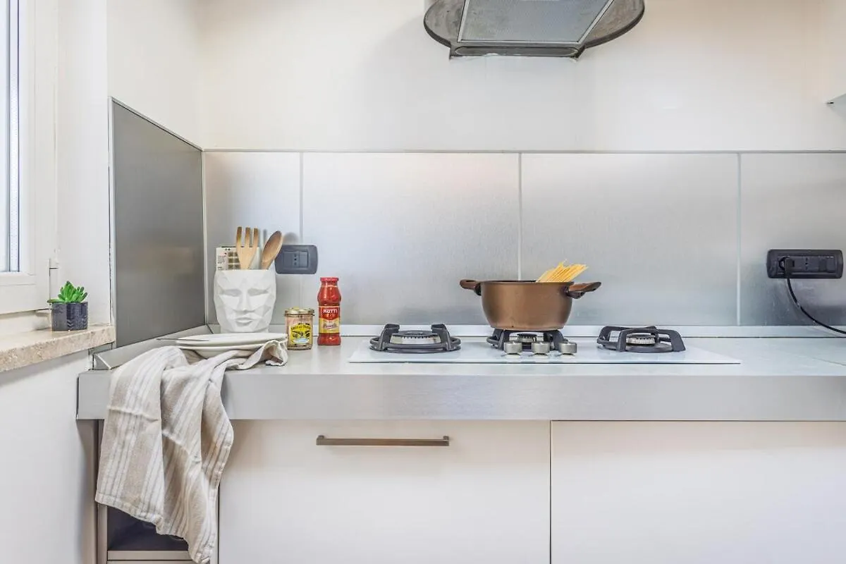 Unconventional Bnb Near Linate - Supreme Meme Loft Milan Apartment