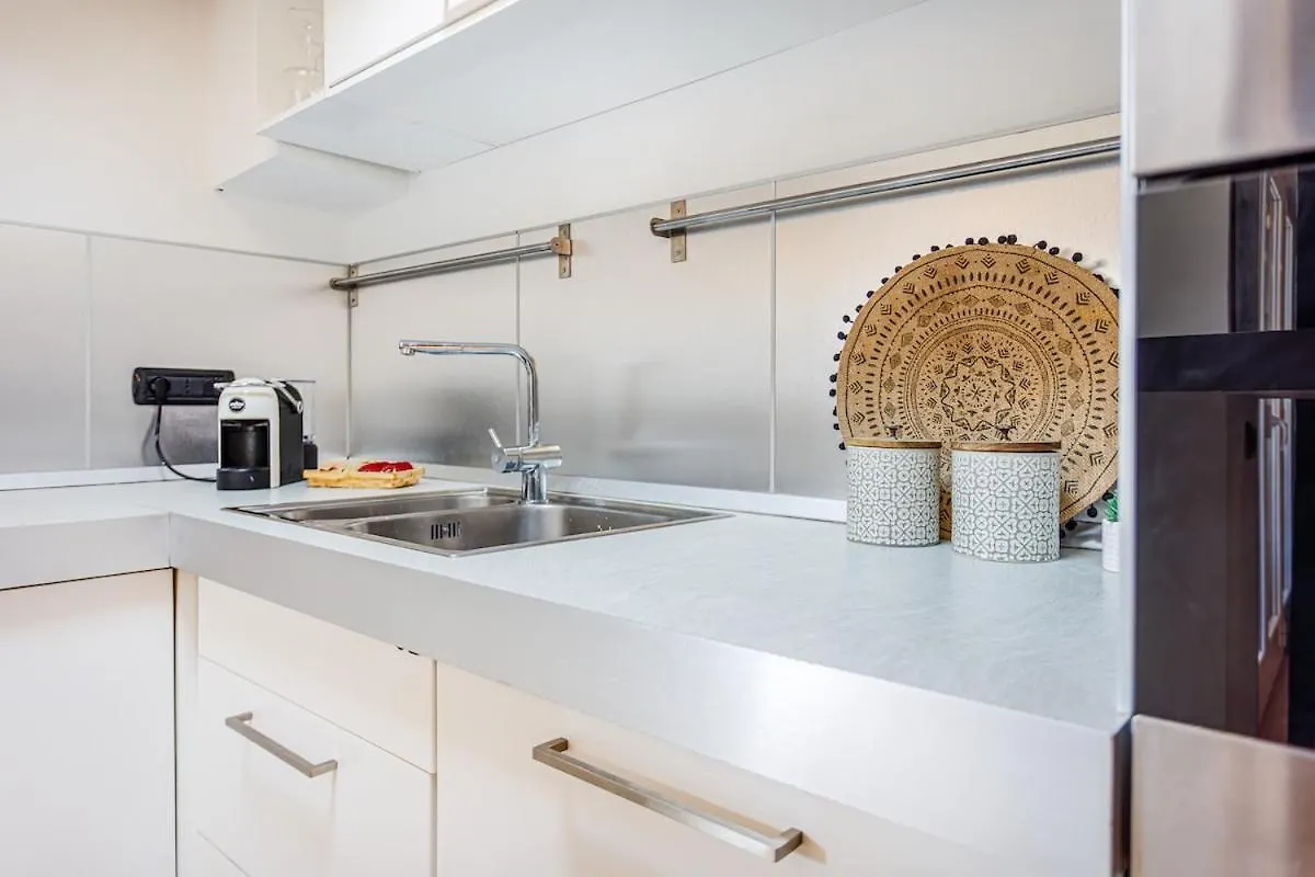 Unconventional Bnb Near Linate - Supreme Meme Loft Milan 0*,  Italy