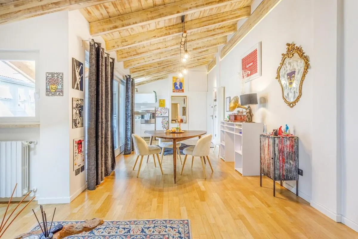 Unconventional Bnb Near Linate - Supreme Meme Loft Milan Apartment