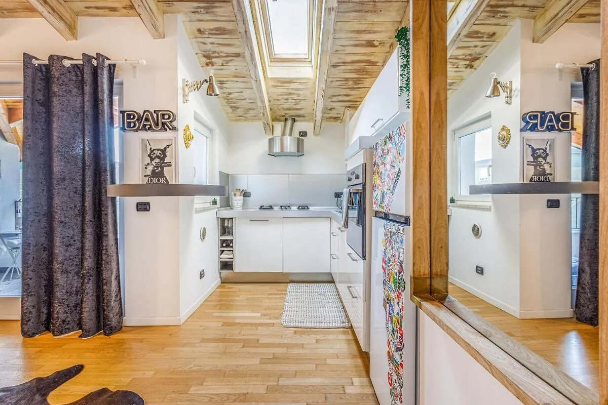Apartment Unconventional Bnb Near Linate - Supreme Meme Loft Milan Italy